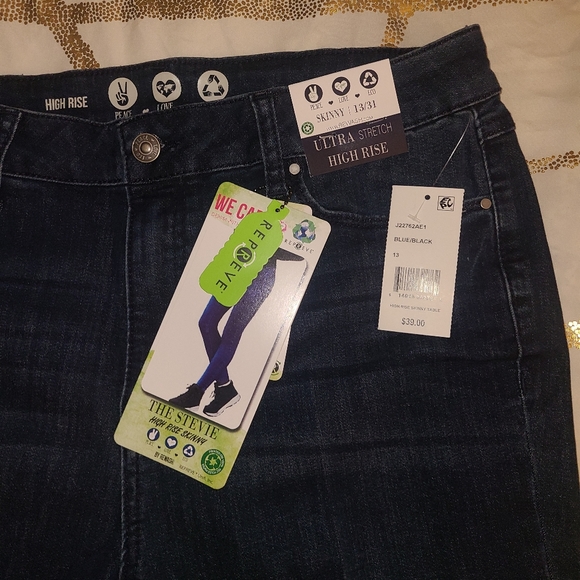 NWT !!FASHION NOVA JEANS - Picture 5 of 5